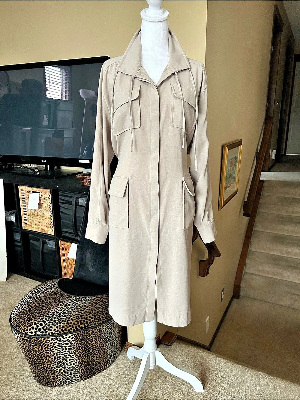 Long Utility Trench Coat in Beige chinch waist Size M Like New